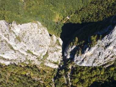 Bulgaristan 'ın Tran kenti yakınlarındaki Erma Nehri Boğazı' nın hava manzarası