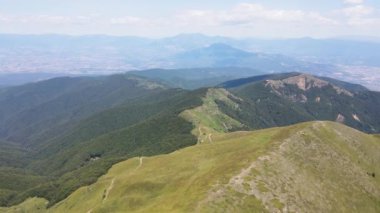 Bulgaristan 'ın Blagoevgrad bölgesindeki Belasitsa Dağı' nın hava gün batımı manzarası