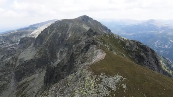 Aerial Summer View Lovnitsa Peak Rila Mountain Bulgaria — Stock video