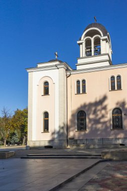 LOVECH, BULGARIA - 8 Kasım 2020: Bulgaristan 'ın Lovech kentinin şaşırtıcı sonbahar manzarası