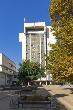 LOVECH, BULGARIA - 8 Kasım 2020: Bulgaristan 'ın Lovech kentinin şaşırtıcı sonbahar manzarası