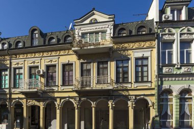 LOVECH, BULGARIA - 8 Kasım 2020: Bulgaristan 'ın Lovech kentinin şaşırtıcı sonbahar manzarası