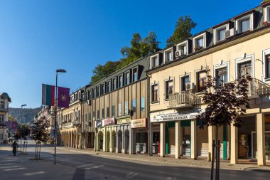 LOVECH, BULGARIA - 8 Kasım 2020: Bulgaristan 'ın Lovech kentinin şaşırtıcı sonbahar manzarası