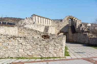 Bulgaristan 'ın Lovech kentindeki ortaçağ kalesinin muhteşem manzarası