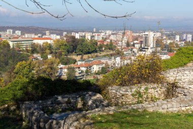 Bulgaristan 'ın Lovech kentindeki ortaçağ kalesinin muhteşem manzarası