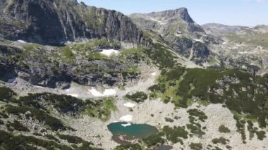 Bulgaristan 'ın Deve Tepesi yakınlarındaki Rila Dağı' nın şaşırtıcı hava manzarası