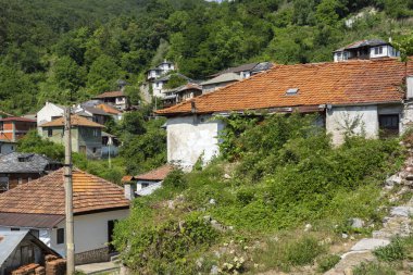 19. yüzyıldan kalma otantik evleri olan Delchevo köyü, Blagoevgrad bölgesi, Bulgaristan