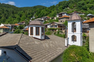 19. yüzyıldan kalma otantik evleri olan Delchevo köyü, Blagoevgrad bölgesi, Bulgaristan