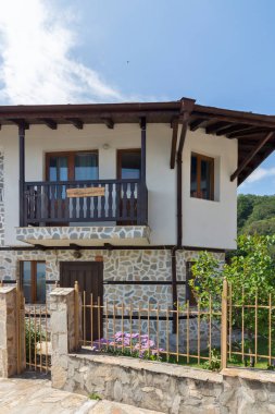 19. yüzyıldan kalma otantik evleri olan Delchevo köyü, Blagoevgrad bölgesi, Bulgaristan