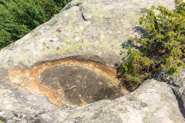 古代の聖域の夏の景色ロドペ山脈で神Sabaziosに捧げBelintash ブルガリア — ストック写真