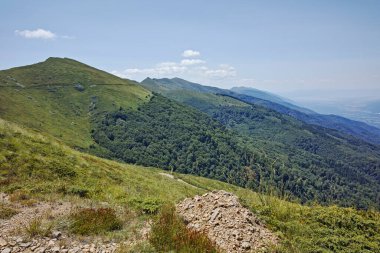 Bulgaristan 'ın Blagoevgrad bölgesindeki Belasitsa Dağı' nın şaşırtıcı yaz manzarası