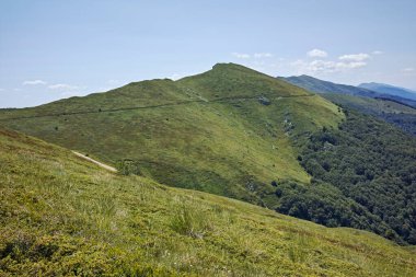 Bulgaristan 'ın Blagoevgrad bölgesindeki Belasitsa Dağı' nın şaşırtıcı yaz manzarası