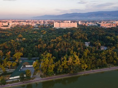 Bulgaristan 'ın Filibe kentindeki Kürek Mekanı' nın hava gün batımı manzarası