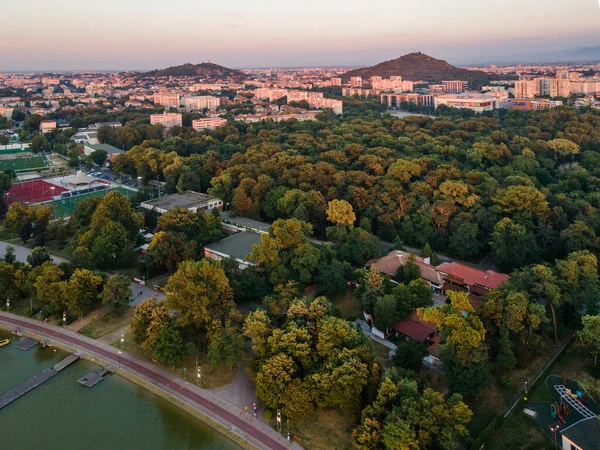 Bulgaristan 'ın Filibe kentindeki Kürek Mekanı' nın hava gün batımı manzarası
