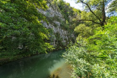 Bulgaristan 'ın Altın Panega Nehri boyunca Iskar Panega Geopark' ın inanılmaz manzarası