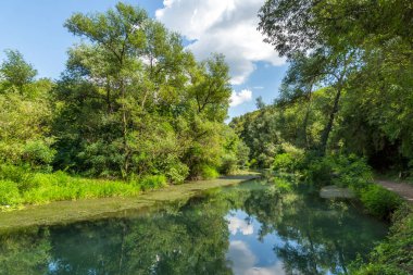 Bulgaristan 'ın Altın Panega Nehri boyunca Iskar Panega Geopark' ın inanılmaz manzarası