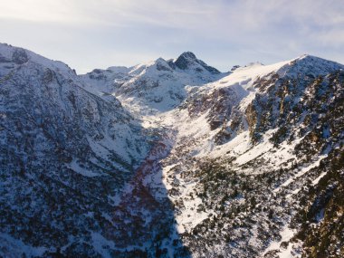 Bulgaristan 'ın Malyovitsa zirvesi yakınlarındaki Rila Dağı' nın şaşırtıcı kış manzarası