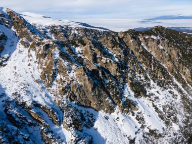 Bulgaristan 'ın Malyovitsa zirvesi yakınlarındaki Rila Dağı' nın şaşırtıcı kış manzarası