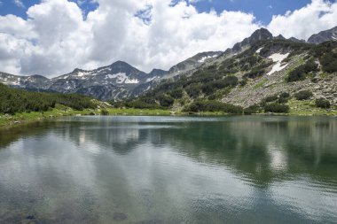 Bulgaristan 'ın Pirin Dağı' ndaki Banderitsa Nehri yakınlarındaki inanılmaz manzara
