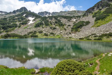 Bulgaristan 'ın Pirin Dağı' ndaki Banderitsa Nehri yakınlarındaki inanılmaz manzara