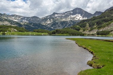 Bulgaristan 'ın Pirin Dağı' ndaki Banderitsa Nehri yakınlarındaki inanılmaz manzara