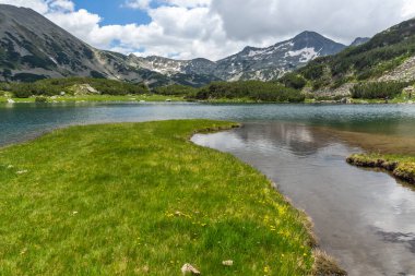 Bulgaristan 'ın Pirin Dağı' ndaki Banderitsa Nehri yakınlarındaki inanılmaz manzara