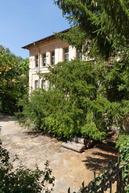 Otantik ondokuzuncu yüzyıl evlerine sahip Svezhen köyü, Filibe bölgesi, Bulgaristan