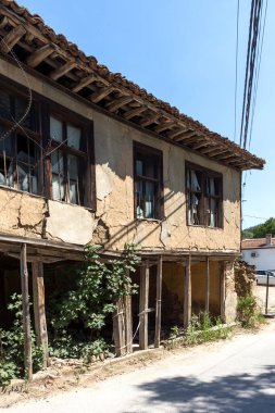 Otantik ondokuzuncu yüzyıl evlerine sahip Svezhen köyü, Filibe bölgesi, Bulgaristan