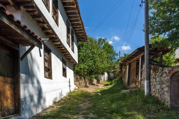 Village Svezhen Med Autentiska Artonhundratalshus Plovdiv Region Bulgarien — Stockfoto