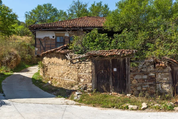 保加利亚普罗夫迪夫地区具有19世纪真正住房的斯韦珍村 — 图库照片