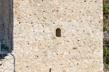 Sırbistan 'ın Tuna Nehri kıyısındaki Ortaçağ tahkim edilmiş Golubac kasabasının kalıntıları
