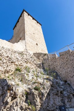 Sırbistan 'ın Tuna Nehri kıyısındaki Ortaçağ tahkim edilmiş Golubac kasabasının kalıntıları
