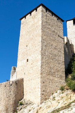 Sırbistan 'ın Tuna Nehri kıyısındaki Ortaçağ tahkim edilmiş Golubac kasabasının kalıntıları