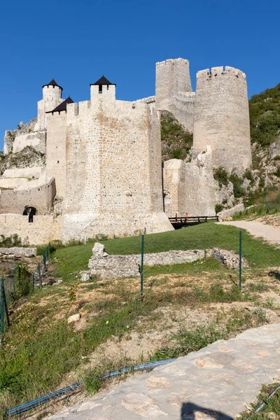 Rovine Della Città Fortificata Medievale Golubac Sulla Costa Del Danubio — Foto Stock