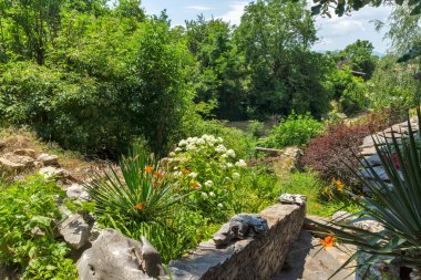 Otantik ondokuzuncu yüzyıl evleriyle Leshten Köyü, Blagoevgrad Bölgesi, Bulgaristan