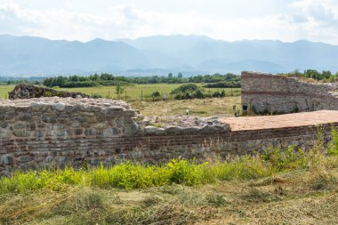 Bulgaristan 'ın Blagoevgrad Bölgesi' ndeki Garmen kasabası yakınlarındaki antik Roma şehri Nicopolis ad Nestum 'un kalıntıları