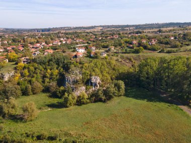 Bulgaristan 'ın Lovech Bölgesi' ndeki Aglen köyü yakınlarından geçen Vit Nehri 'nin şaşırtıcı hava manzarası