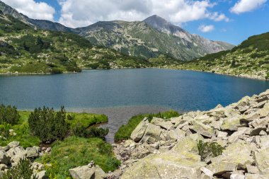 Bulgaristan 'ın Banderitsa Gölü yakınlarındaki Pirin Dağı' nın muhteşem manzarası