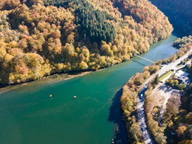 Pasarel rezervuarının hava sonbahar manzarası, Sofya şehir bölgesi, Bulgaristan