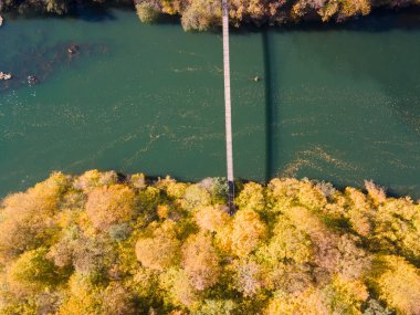 Pasarel rezervuarının hava sonbahar manzarası, Sofya şehir bölgesi, Bulgaristan
