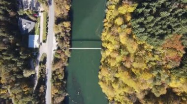 Pasarel rezervuarının hava sonbahar manzarası, Sofya şehir bölgesi, Bulgaristan