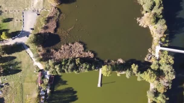 ブルガリアソフィア市Pancharevo湖の空中秋の景色 — ストック動画
