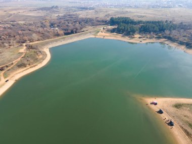 Bulgaristan 'ın Kyustendil bölgesindeki Drenov Dol rezervuarının şaşırtıcı hava manzarası