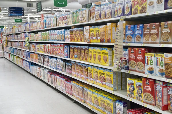 Grocery Store Cereal Shelves — Stockfoto