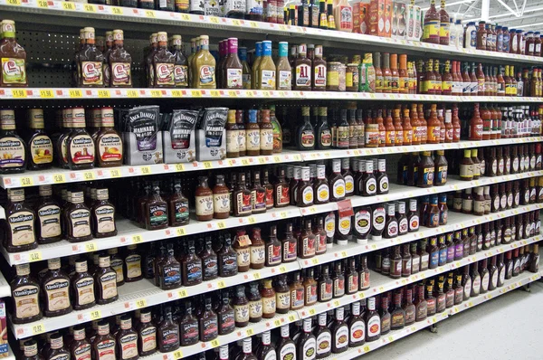 Estantes de tienda de comestibles — Foto de Stock