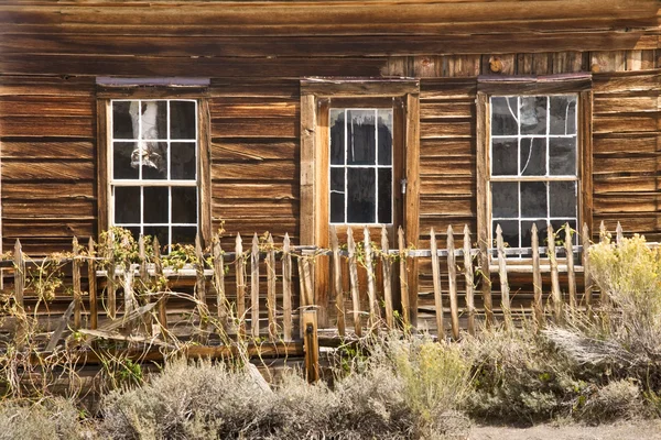 Rustika gamla västra hus i en ghost slavmarknaderna — Stockfoto