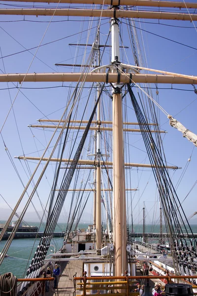 背の高い帆船のマスト — ストック写真