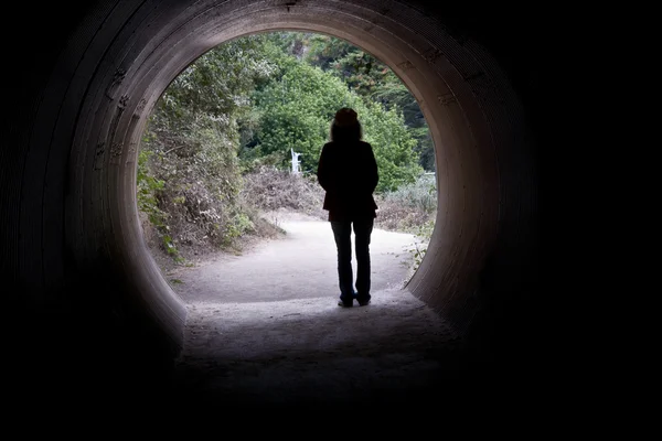 Luz no fim de um túnel — Fotografia de Stock