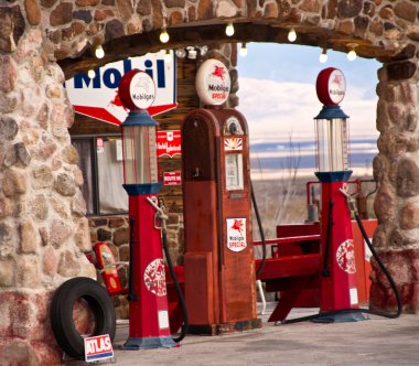 Route 66 eski okul benzin istasyonu