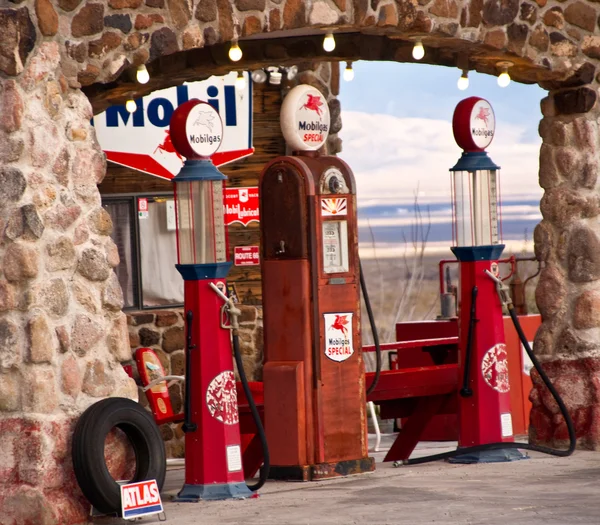 Route 66 oude school gas station — Stockfoto